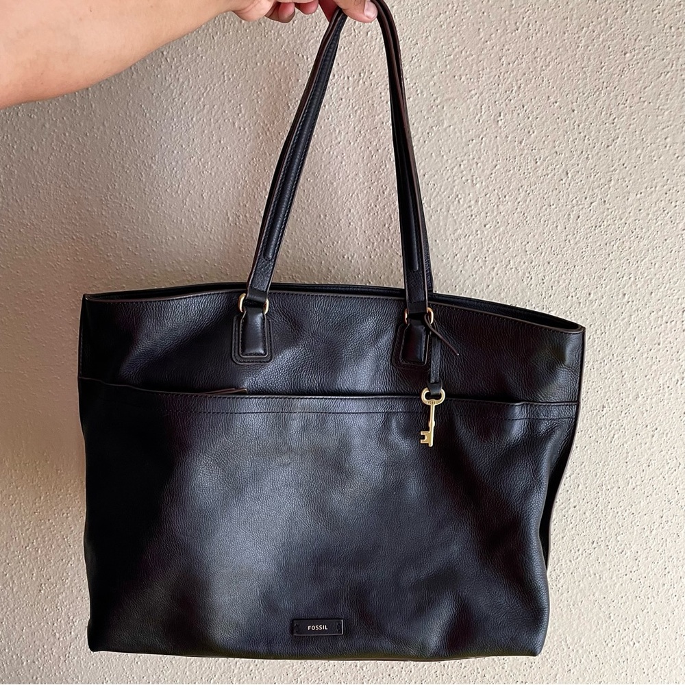 Fossil shoulder bag.